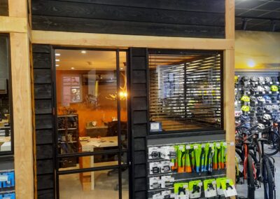 zwarte taatsdeur showroom