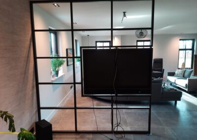 wand met TV open